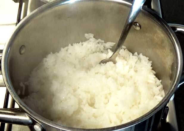 How to Cook Rice on the Stove (VIDEO) 