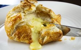 Featured image for Easy Baked Brie in Puff Pastry