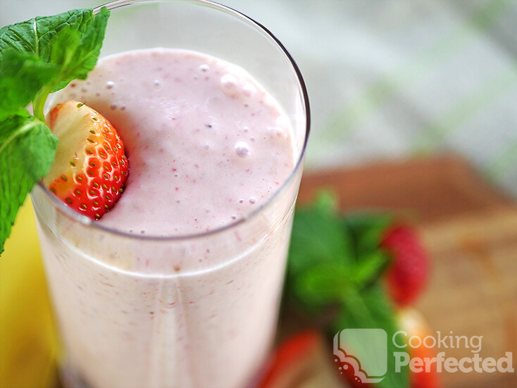 Homemade Starwberry and Banana Smoothie with Milk