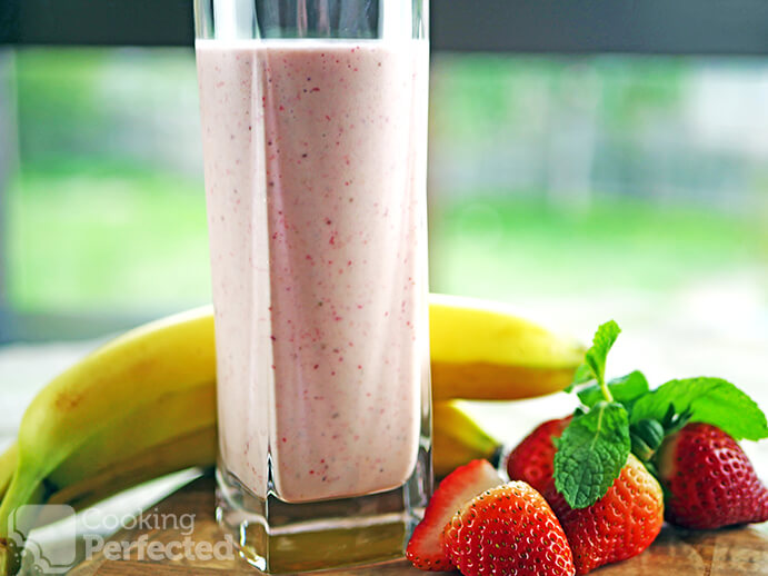 Strawberry Banana Smoothie with Yogurt