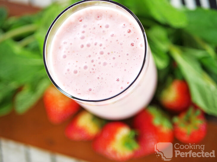 Strawberry Smoothie with Yogurt