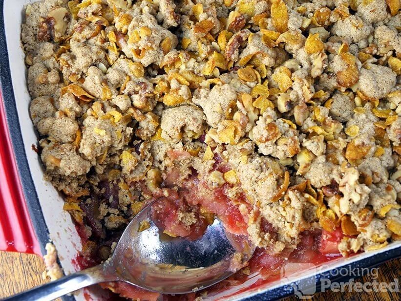 Oven-Baked Apple and Rhubarb Crisp