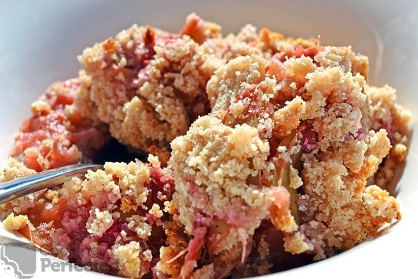 Paleo Rhubarb Crisp