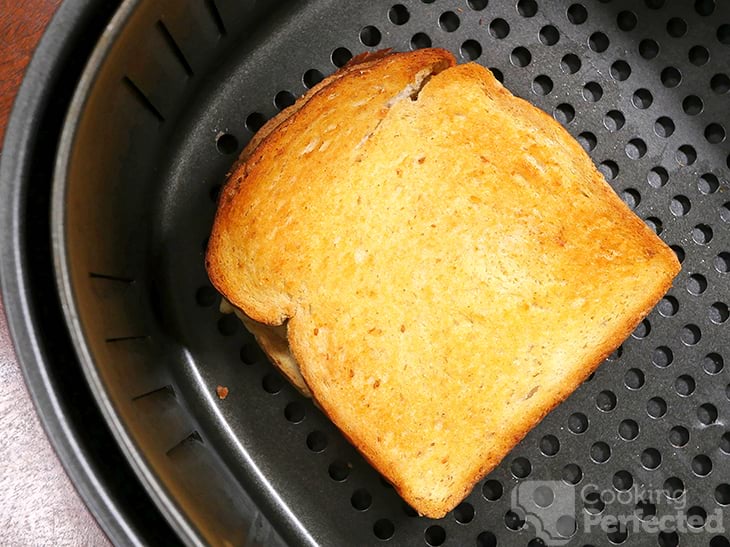 Cooking grilled cheese in the air fryer
